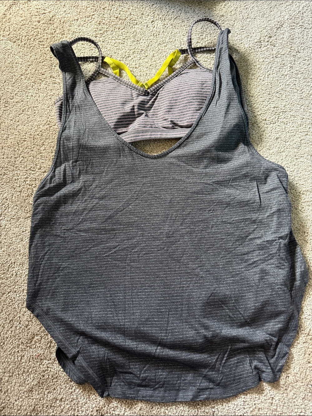 Like New!! Lululemon two in one tank with removable bra size 6
